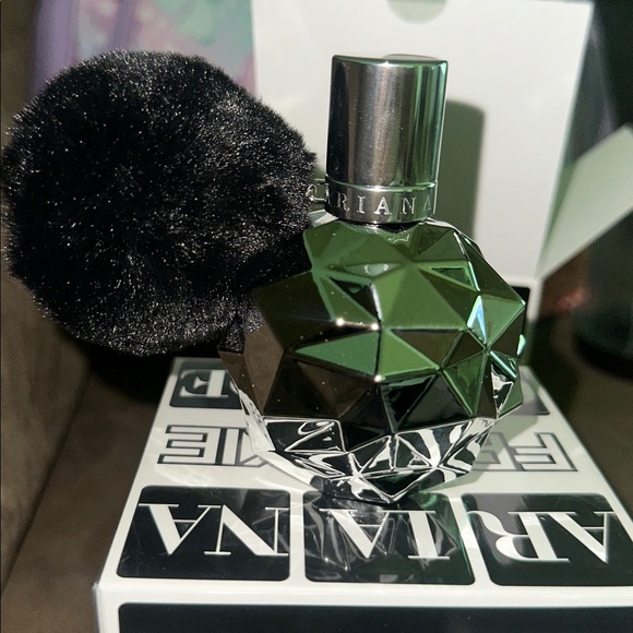 Ariana Grande Frankie Eau de Parfum - Black and White - Picture 3 of 3